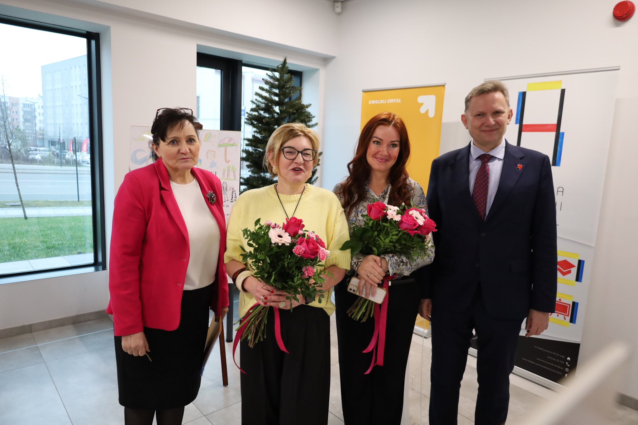 Zapatrzeni – zasłuchani – zaczytani: Dziecięce strategie uczenia się przez zdziwienie Zapatrzeni – zasłuchani – zaczytani: Dziecięce strategie uczenia się przez zdziwienie