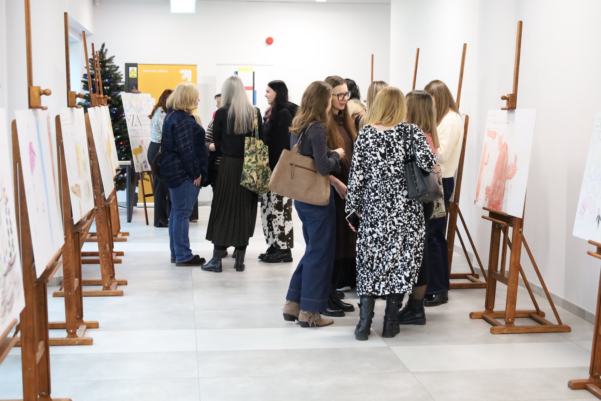 Zapatrzeni – zasłuchani – zaczytani: Dziecięce strategie uczenia się przez zdziwienie Zapatrzeni – zasłuchani – zaczytani: Dziecięce strategie uczenia się przez zdziwienie