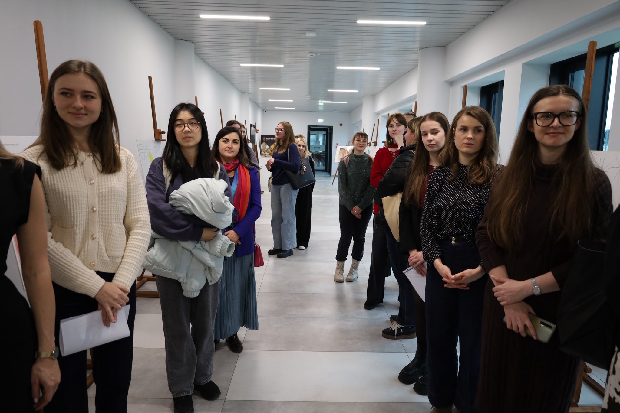 Zapatrzeni – zasłuchani – zaczytani: Dziecięce strategie uczenia się przez zdziwienie Zapatrzeni – zasłuchani – zaczytani: Dziecięce strategie uczenia się przez zdziwienie