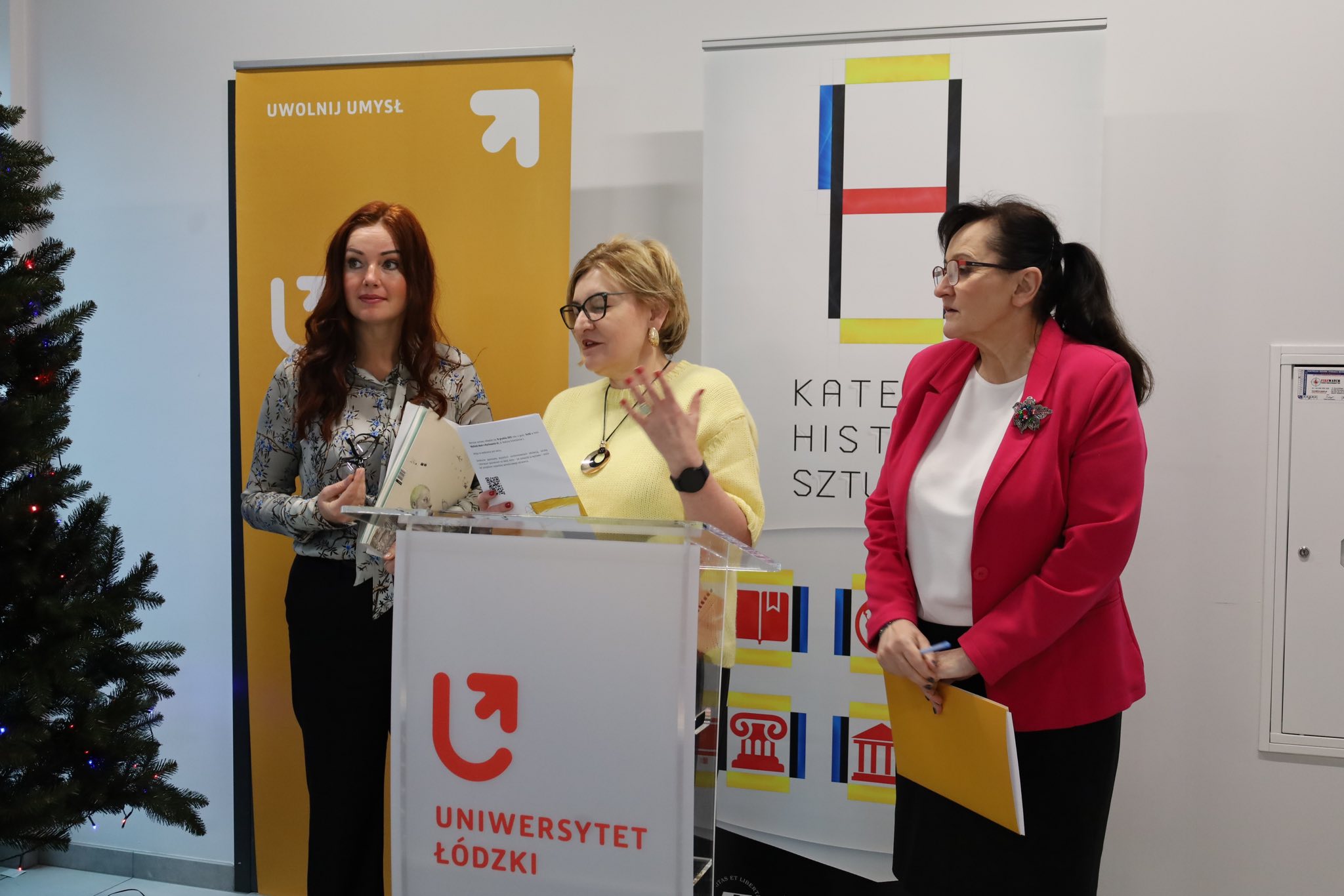 Zapatrzeni – zasłuchani – zaczytani: Dziecięce strategie uczenia się przez zdziwienie Zapatrzeni – zasłuchani – zaczytani: Dziecięce strategie uczenia się przez zdziwienie