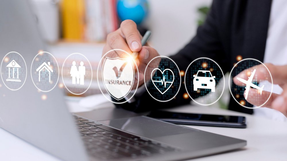 Grafika z ikonami dotyczącymi ubezpieczeń