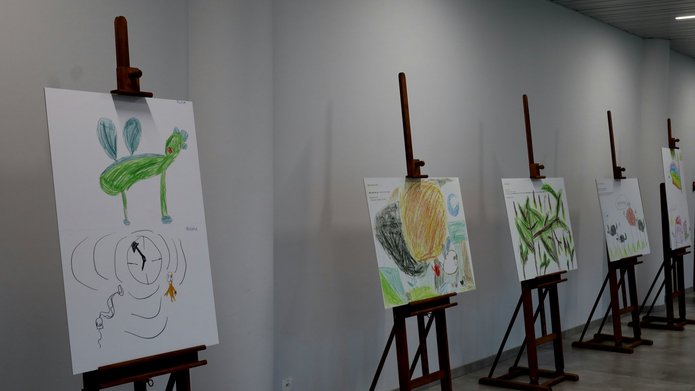 Zapatrzeni – zasłuchani – zaczytani: Dziecięce strategie uczenia się przez zdziwienie