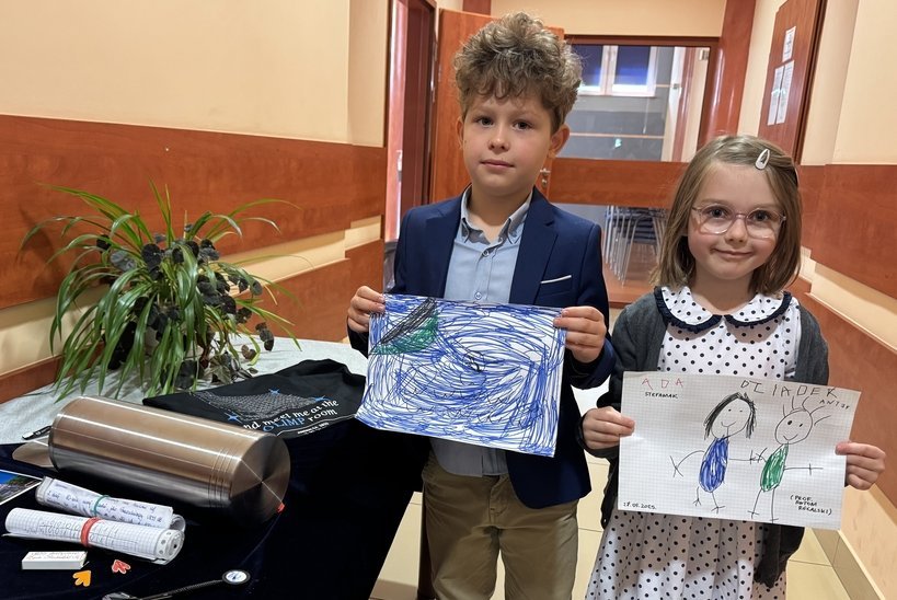 Przedszkolaki UŁ z rysunkami, które trafiły do kapsuły czasu