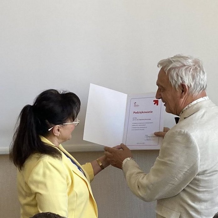 Zdolny Uczeń, Świetny Student