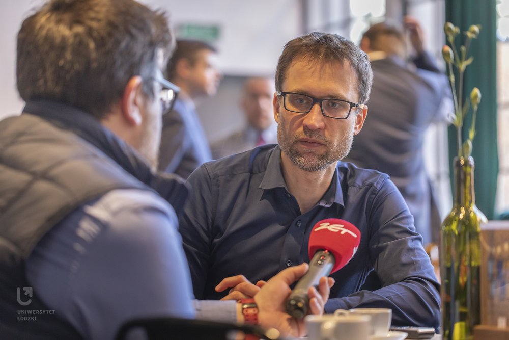prof. Piotr Krajewski podczas rozmowy z dziennikarzem Radia ZET
